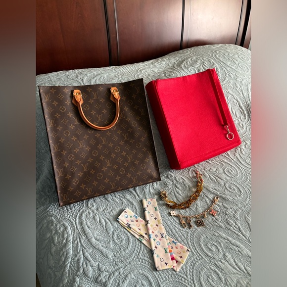 Authentic Louis Vuitton Sac Plat Tote Bag GM size in Monog Canvas - Picture 4 of 12